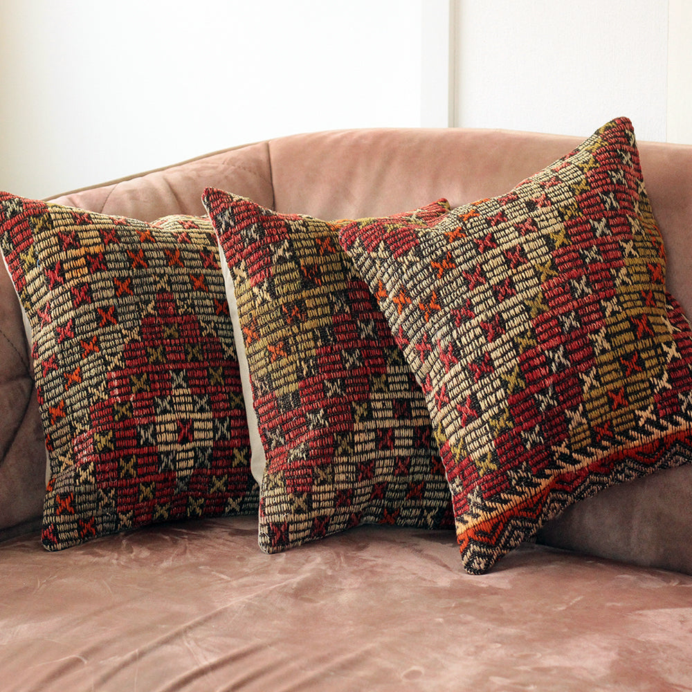 Kilim Pillow - (0-1095) - madeathand.com