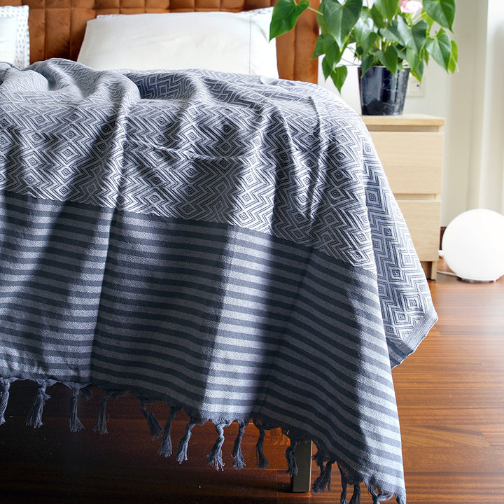 Serene Throw Blanket - madeathand.nl