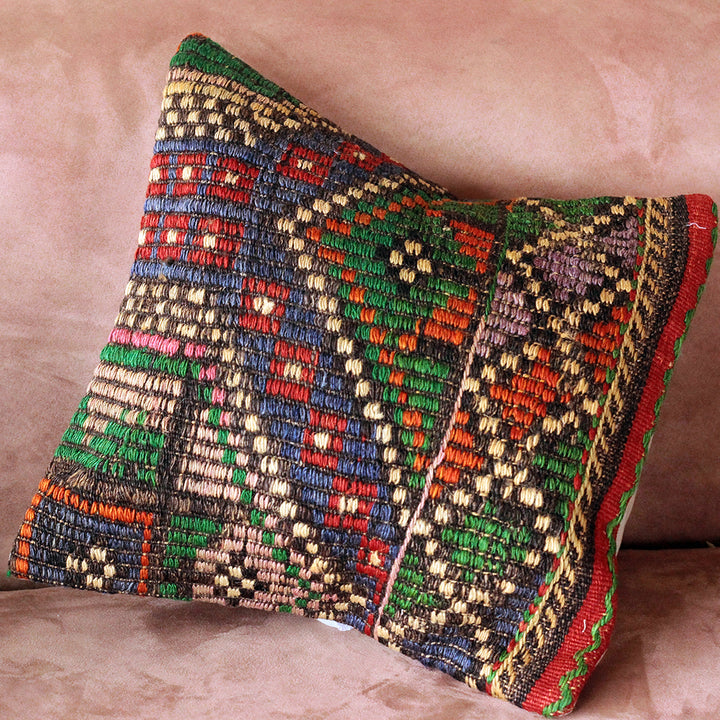 Kilim Pillow (0-1096) - madeathand.com
